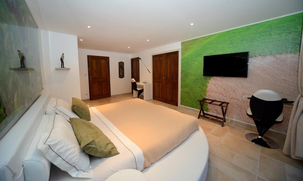 Bed and Breakfast Domaine De La Garde Vonnas Zimmer foto