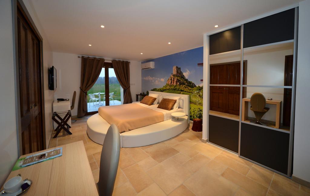 Bed and Breakfast Domaine De La Garde Vonnas Zimmer foto