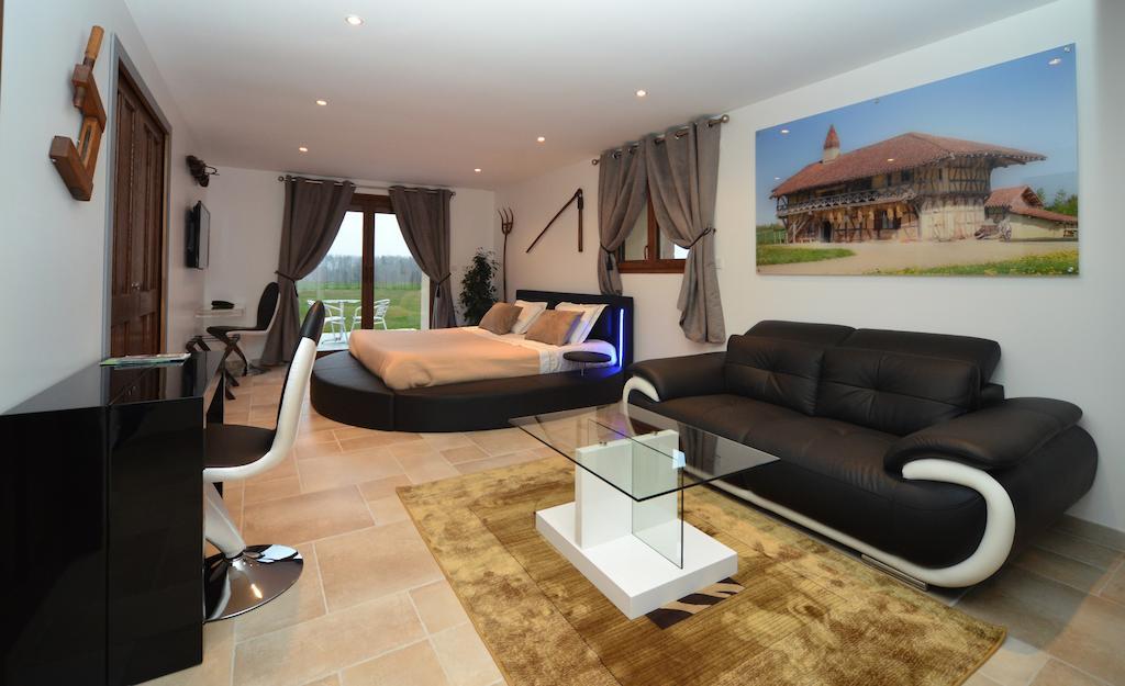 Bed and Breakfast Domaine De La Garde Vonnas Zimmer foto